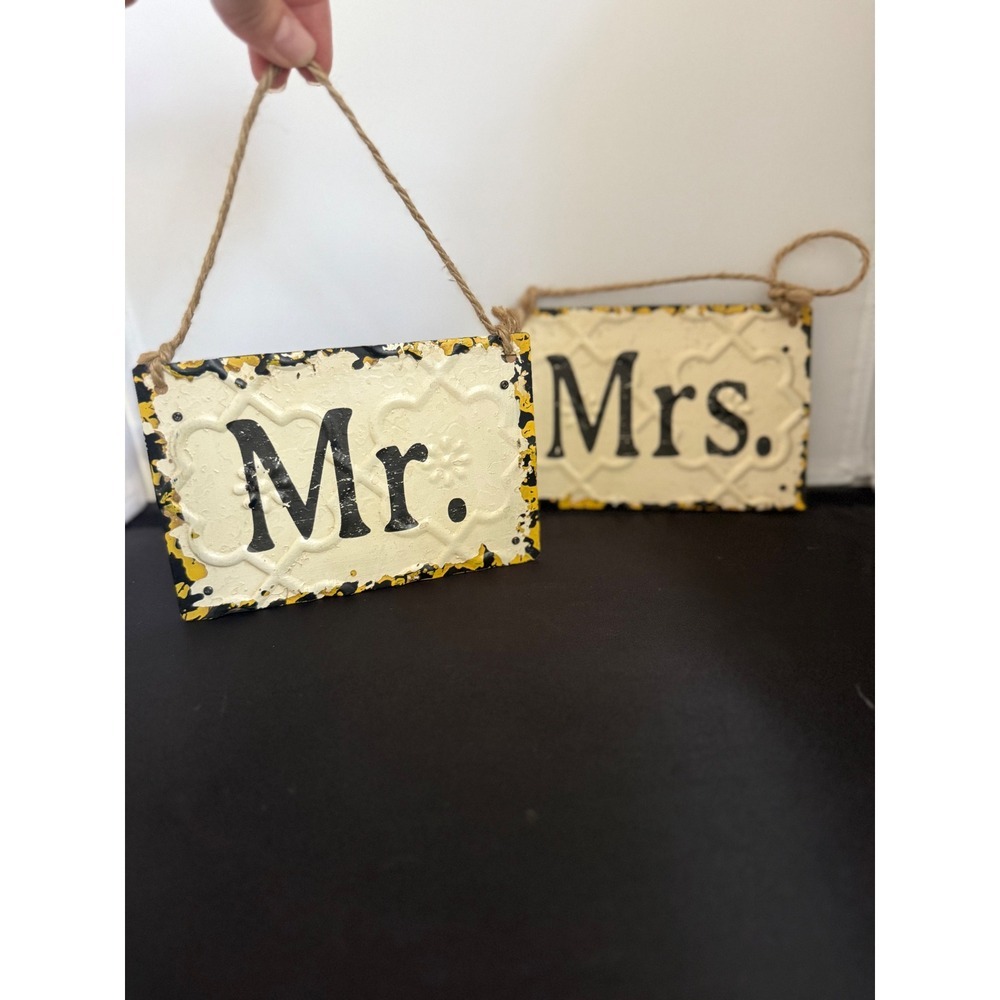 Mr & Mrs Metal Hanging bathroom Signs Set Shabby Chic Rustic Wedding Photo Prop